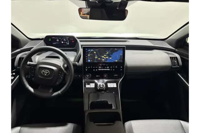 Toyota bZ4X (2025) thumbnail 3