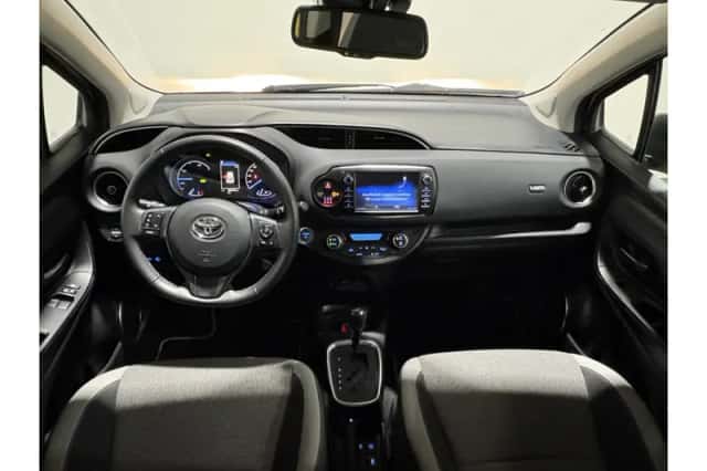 Toyota Yaris (2019) thumbnail 3