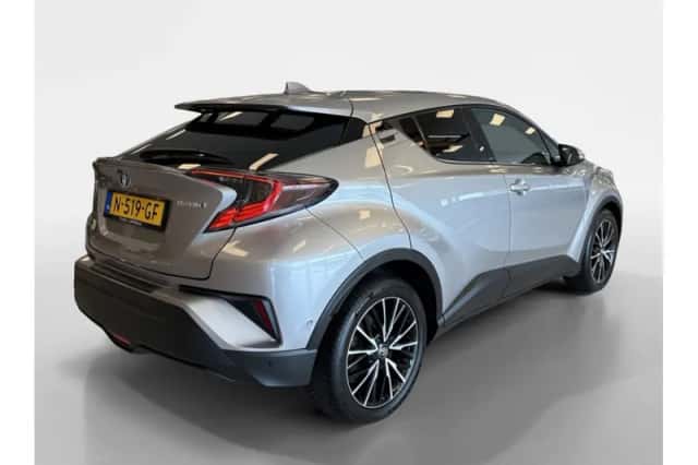 Toyota C-HR (2019) thumbnail 2