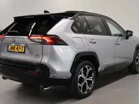 Toyota RAV4 (2022) thumbnail 2