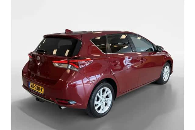 Toyota Auris (2018) thumbnail 2