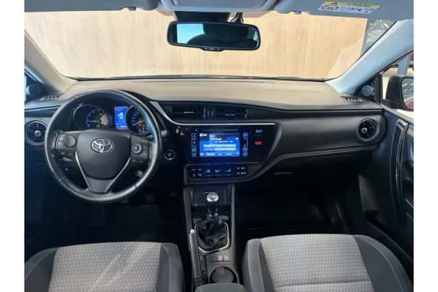 Toyota Auris (2018) thumbnail 3