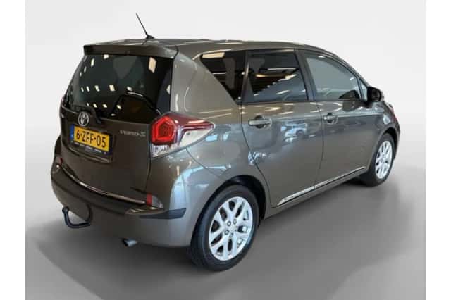 Toyota Verso-S (2015) thumbnail 2