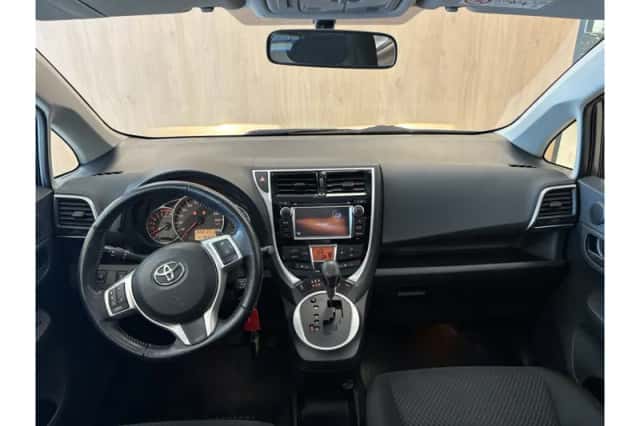 Toyota Verso-S (2015) thumbnail 3