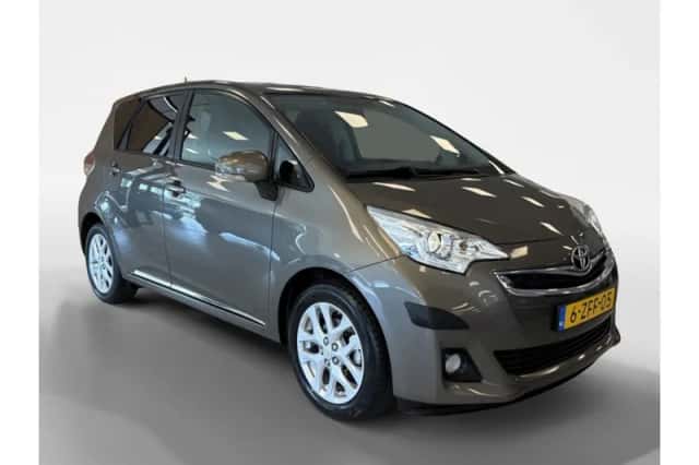 Toyota Verso-S (2015) thumbnail 6