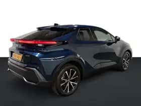 Toyota C-HR (2025) thumbnail 2