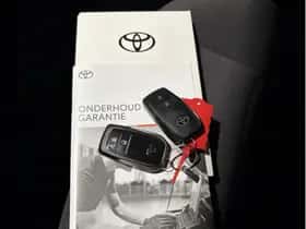 Toyota C-HR (2025) thumbnail 5
