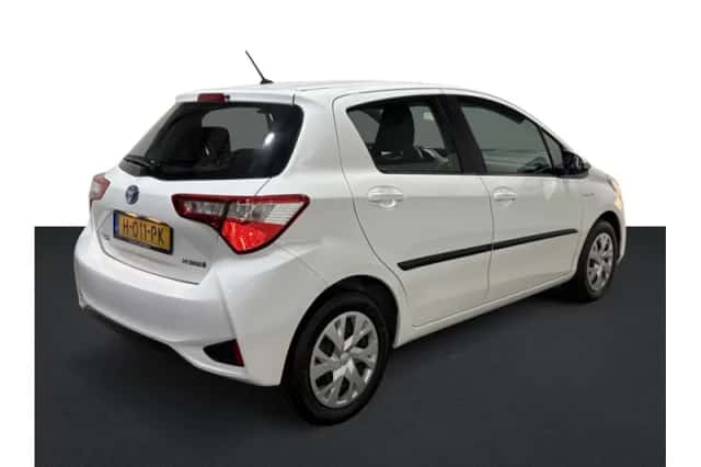 Toyota Yaris (2020) thumbnail 2