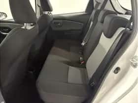 Toyota Yaris (2020) thumbnail 15