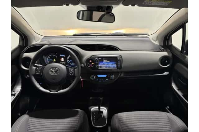 Toyota Yaris (2020) thumbnail 3