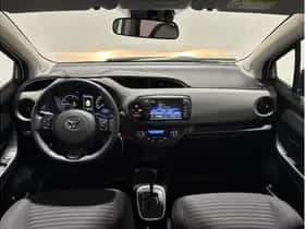 Toyota Yaris (2020) thumbnail 3