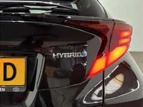 Toyota C-HR (2020) thumbnail 12