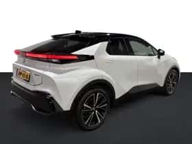 Toyota C-HR (2025) thumbnail 2