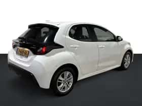 Toyota Yaris (2022) thumbnail 2