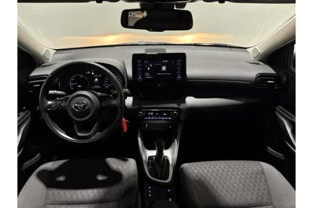 Toyota Yaris (2022) thumbnail 3