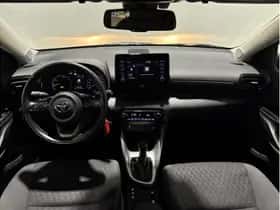 Toyota Yaris (2022) thumbnail 3