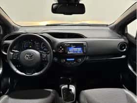 Toyota Yaris (2017) thumbnail 3