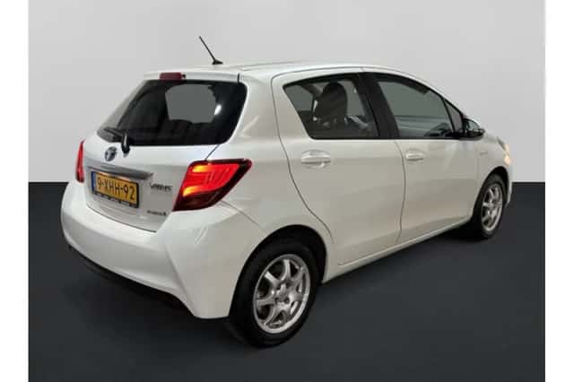Toyota Yaris (2014) thumbnail 2