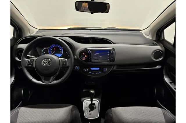 Toyota Yaris (2014) thumbnail 3
