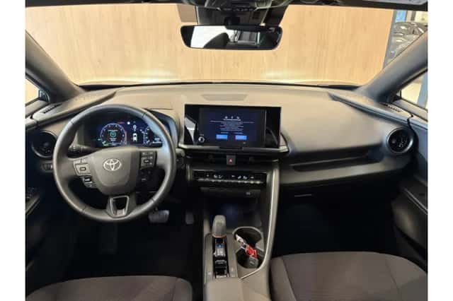 Toyota C-HR (2025) thumbnail 3