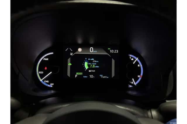 Toyota Yaris Cross (2024) thumbnail 4