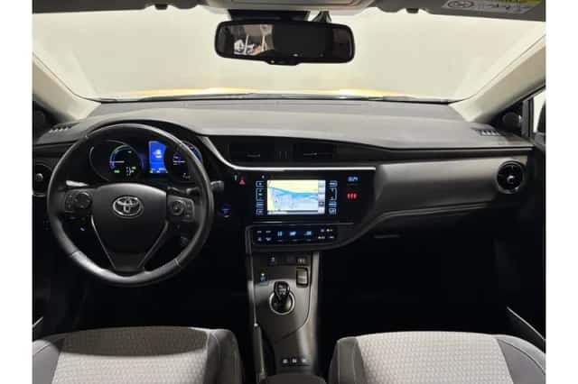 Toyota Auris (2017) thumbnail 3