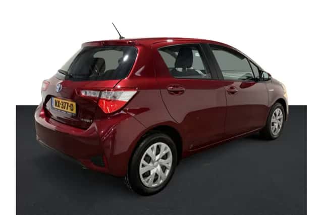 Toyota Yaris (2018) thumbnail 2