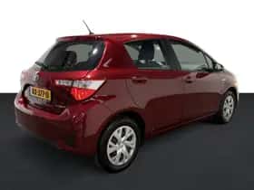 Toyota Yaris (2018) thumbnail 2