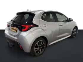 Toyota Yaris (2022) thumbnail 2