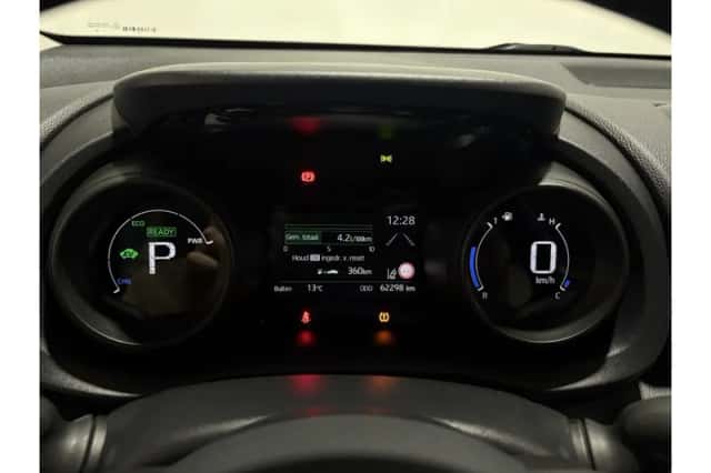 Toyota Yaris (2022) thumbnail 4