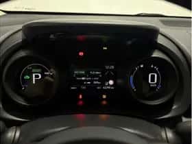 Toyota Yaris (2022) thumbnail 4