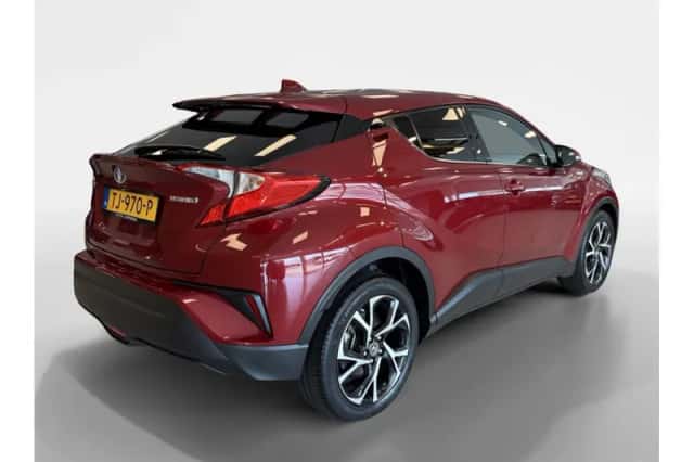 Toyota C-HR (2018) thumbnail 2