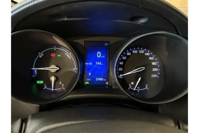 Toyota C-HR (2018) thumbnail 4