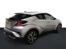 Toyota C-HR (2022) thumbnail 2