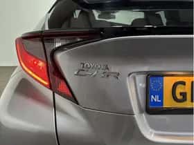 Toyota C-HR (2022) thumbnail 11