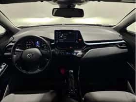 Toyota C-HR (2022) thumbnail 3