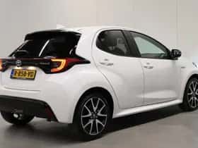 Toyota Yaris (2021) thumbnail 2