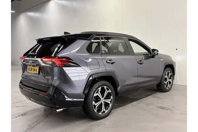 Toyota RAV4 (2022) thumbnail 2