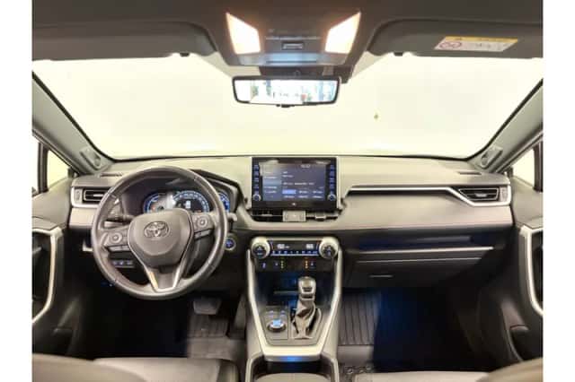 Toyota RAV4 (2022) thumbnail 3