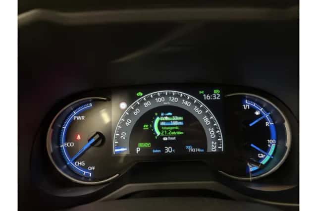 Toyota RAV4 (2022) thumbnail 4