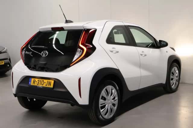 Toyota Aygo X (2022) thumbnail 2