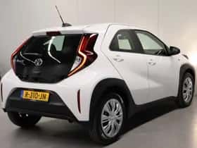 Toyota Aygo X (2022) thumbnail 2