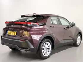 Toyota C-HR (2024) thumbnail 2