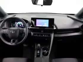 Toyota C-HR (2024) thumbnail 3