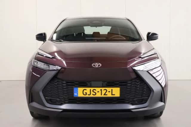 Toyota C-HR (2024) thumbnail 6