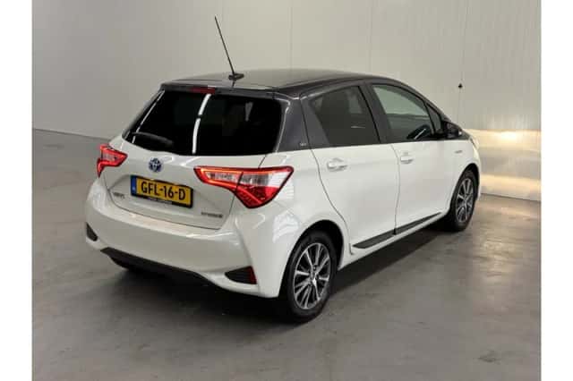 Toyota Yaris (2019) thumbnail 2