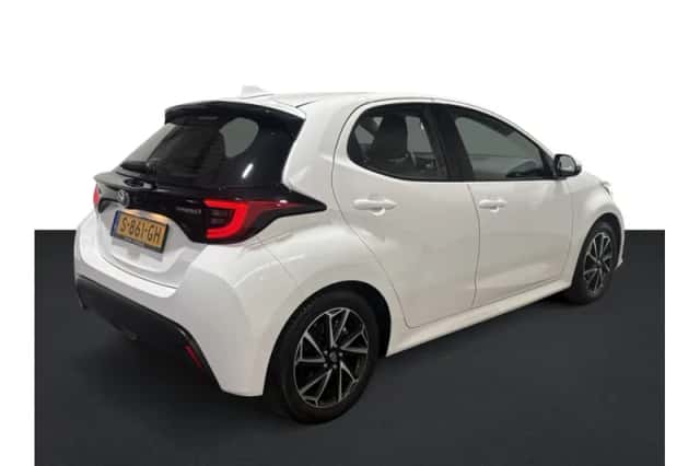 Toyota Yaris (2023) thumbnail 2