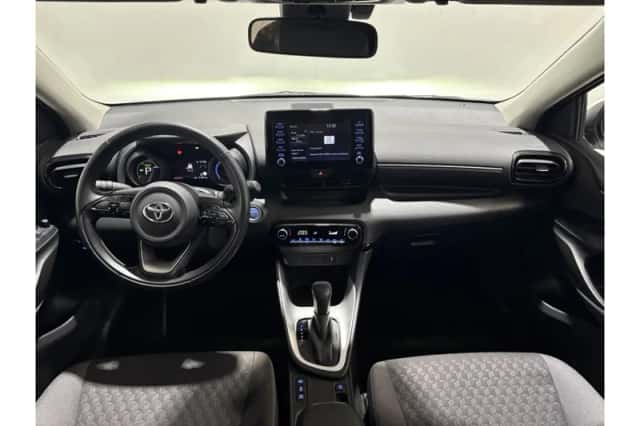 Toyota Yaris (2023) thumbnail 3