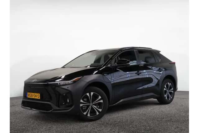 Toyota bZ4X (2025) thumbnail 1