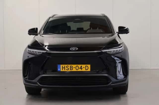 Toyota bZ4X (2025) thumbnail 4